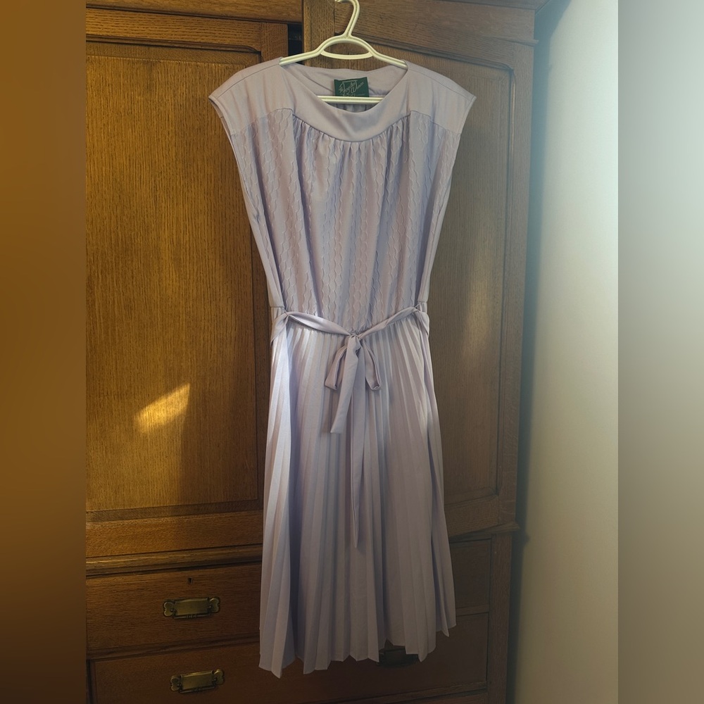 Vintage Lilac cap sleeve midi dress.